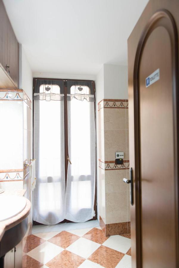 Laetitia Guest House32 Aversa Buitenkant foto